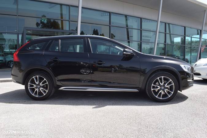 Volvo V60 Cross Country 2.0 D3 Pro Geartronic - 14