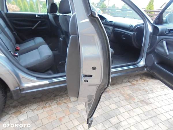 Volkswagen Passat 1.9 TDI Comfortline - 24