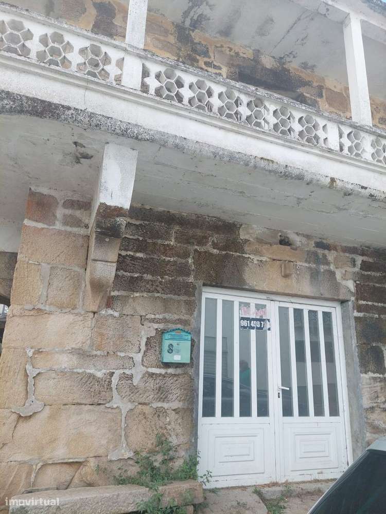 Moradia t4 , interior para recuperar- toda em pedra-2 gar. individuais-16