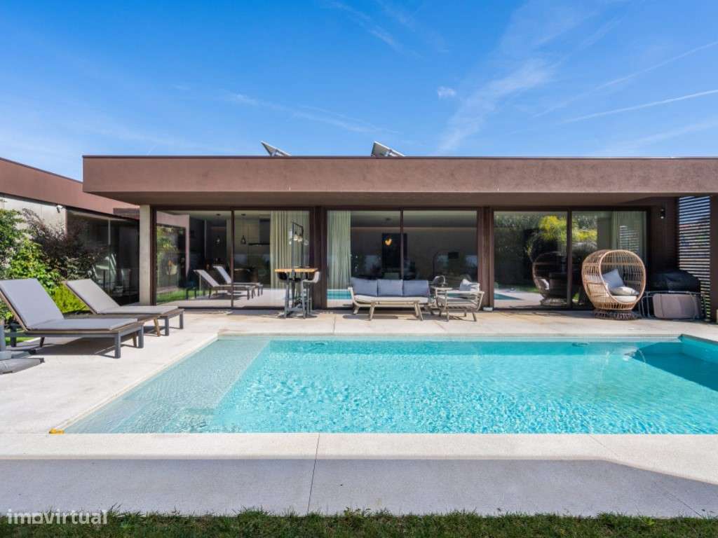 Moradia Exclusiva V4 com Piscina aquecida-5