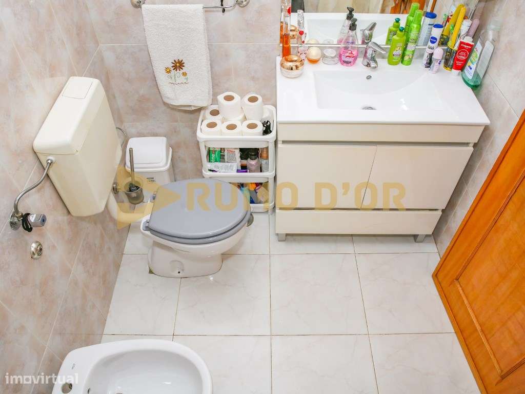 Apartamento T2 em excelente estado de conservação a 2 minutos da A1-23