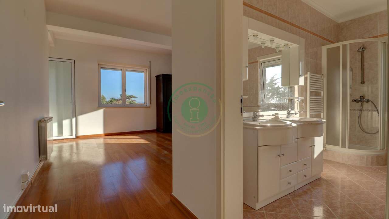 Moradia T4 com Piscina e Vista Mar-11