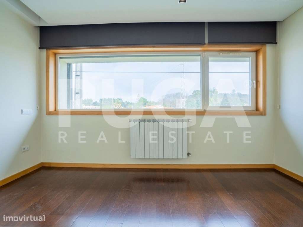 Moradia T3 Transformada em T4 com 4 Suites e Garagem para 5 Carros ...-16