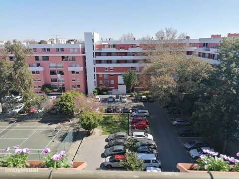 Quarto moderno no Lumiar com varanda - Grande imagem: 4/12