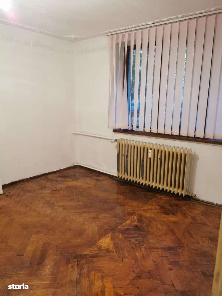 Semidecomandat, parter, Brazda-Liceul Pedagogic - Imagine principală: 2/7