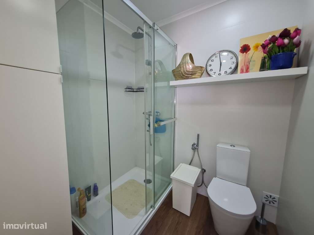 Vende-se T2 com ótima vista de mar-30