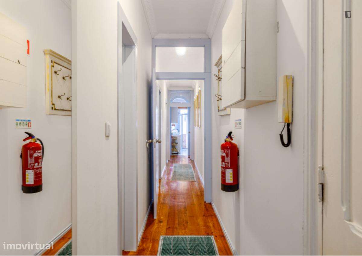 Apartamento com 6 quartos - localizado em São Sebastião Lisbon - Grande imagem: 3/6