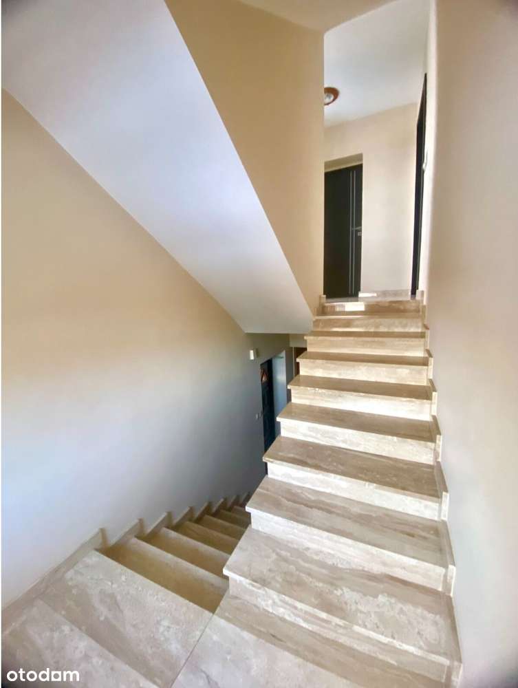 Dom- dwa niezależne pięta/2 x garaż/działka 1400m²-9