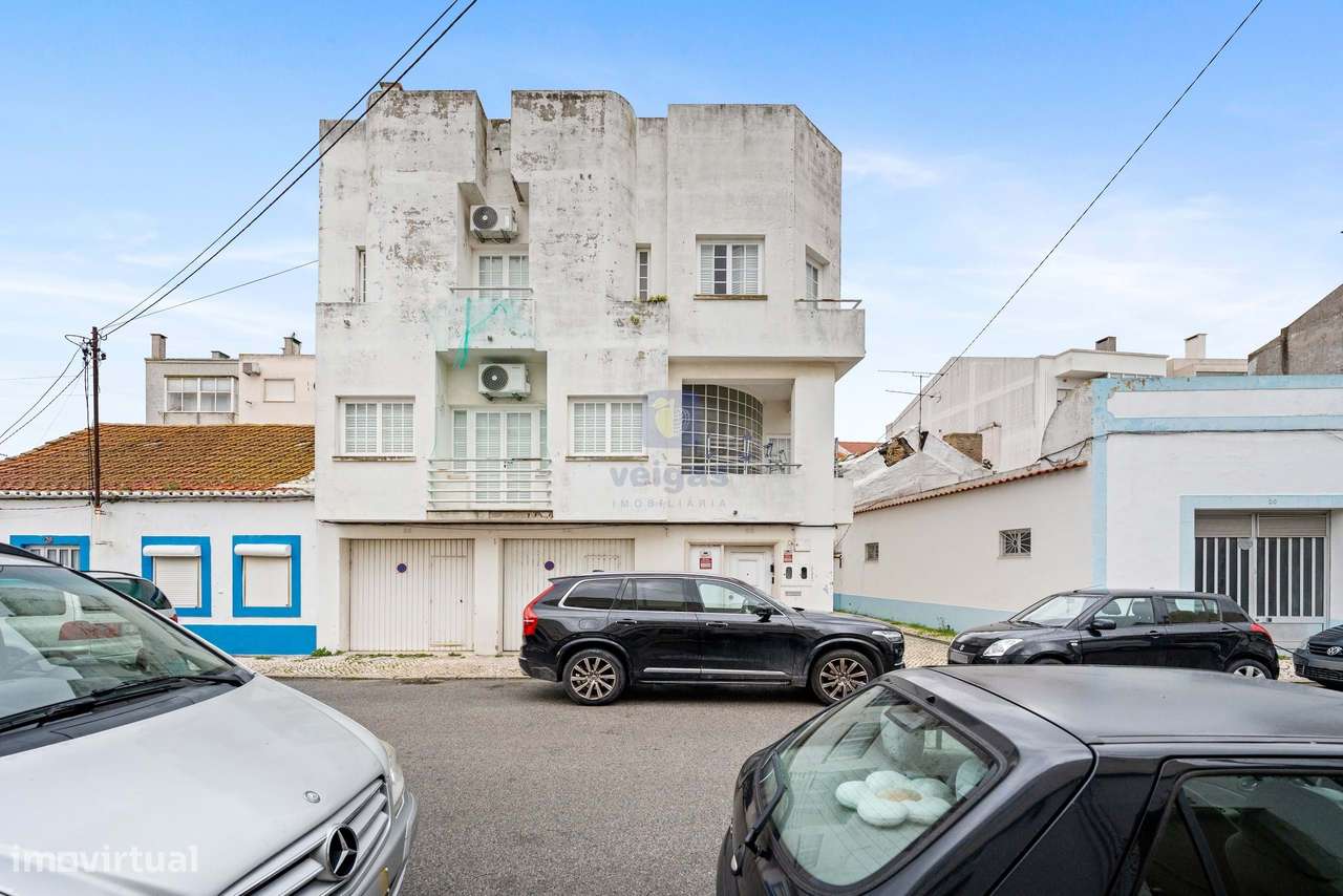 Prédio em Propriedade Total com Terraço, Garagens  no Montijo-19