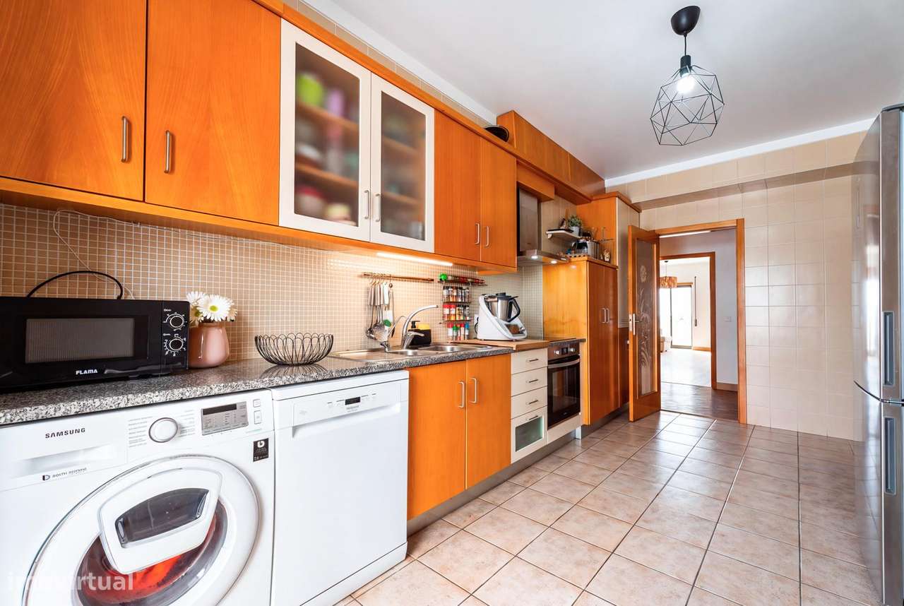 Apartamento T3, com vista castelo, na Urb. Vale do Mocho, em Leiria-23