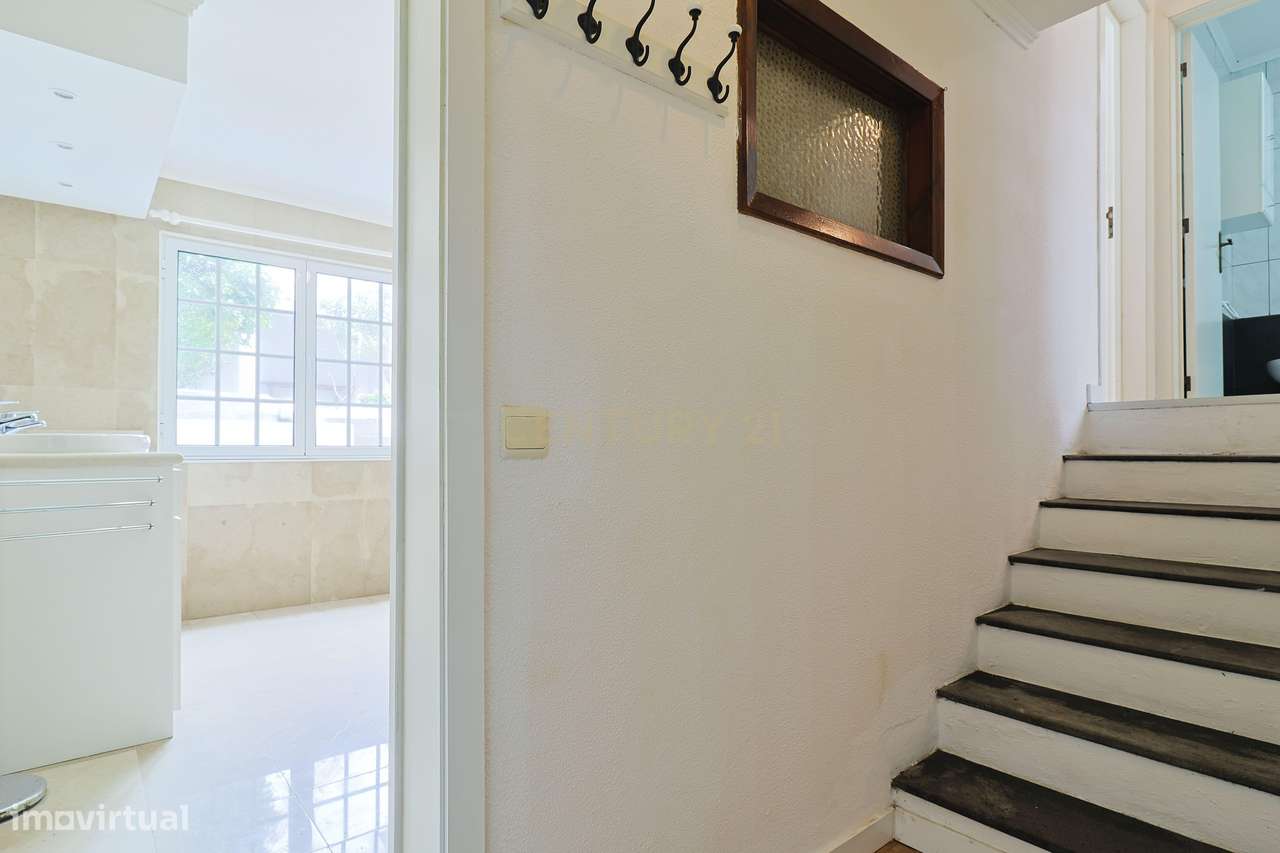 Moradia T2+1 com sótão, garagem, jardim e logradouro – Ponta Delgada-43