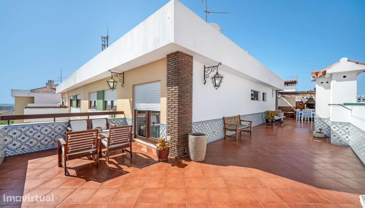 Moderna Penthouse T3 à venda no centro de Tavira, Algarve-0