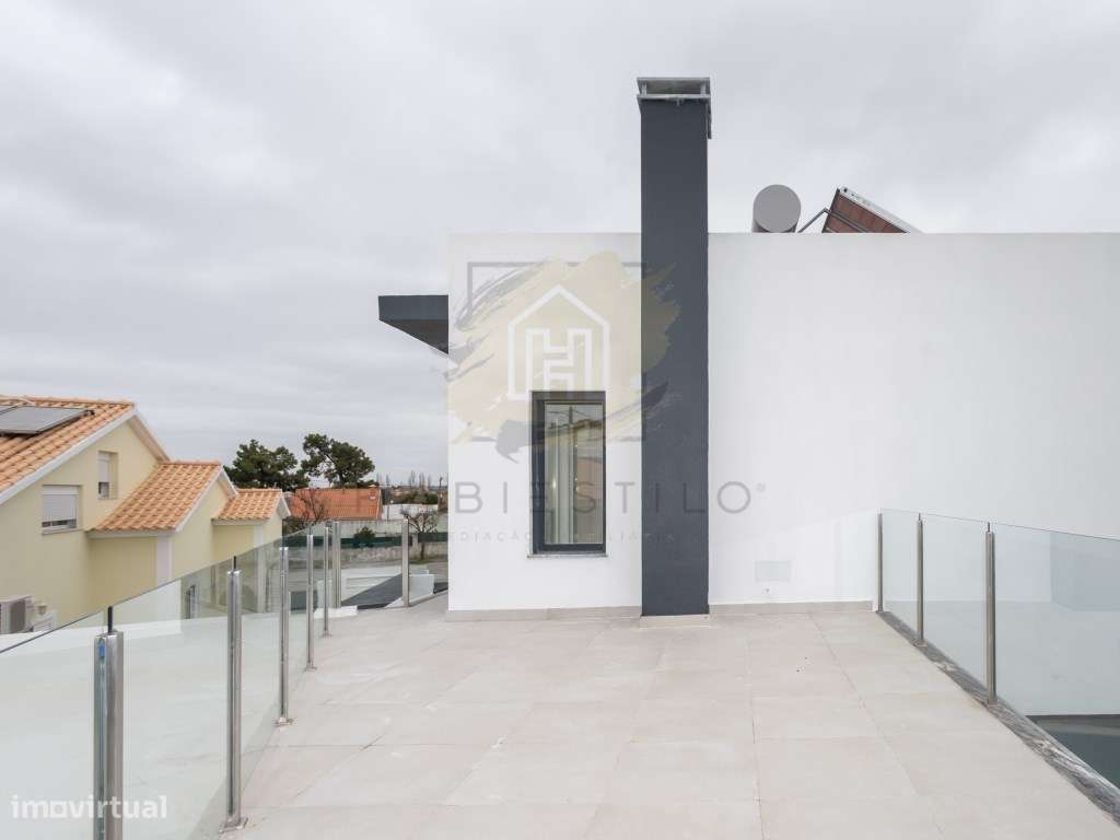 Moradia V4 nova com piscina-40