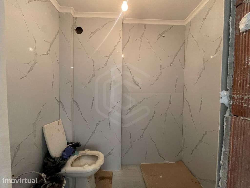 T2 totalmente renovado, 2 frentes solares em Benfica junto ao Colombo - Grande imagem: 5/11