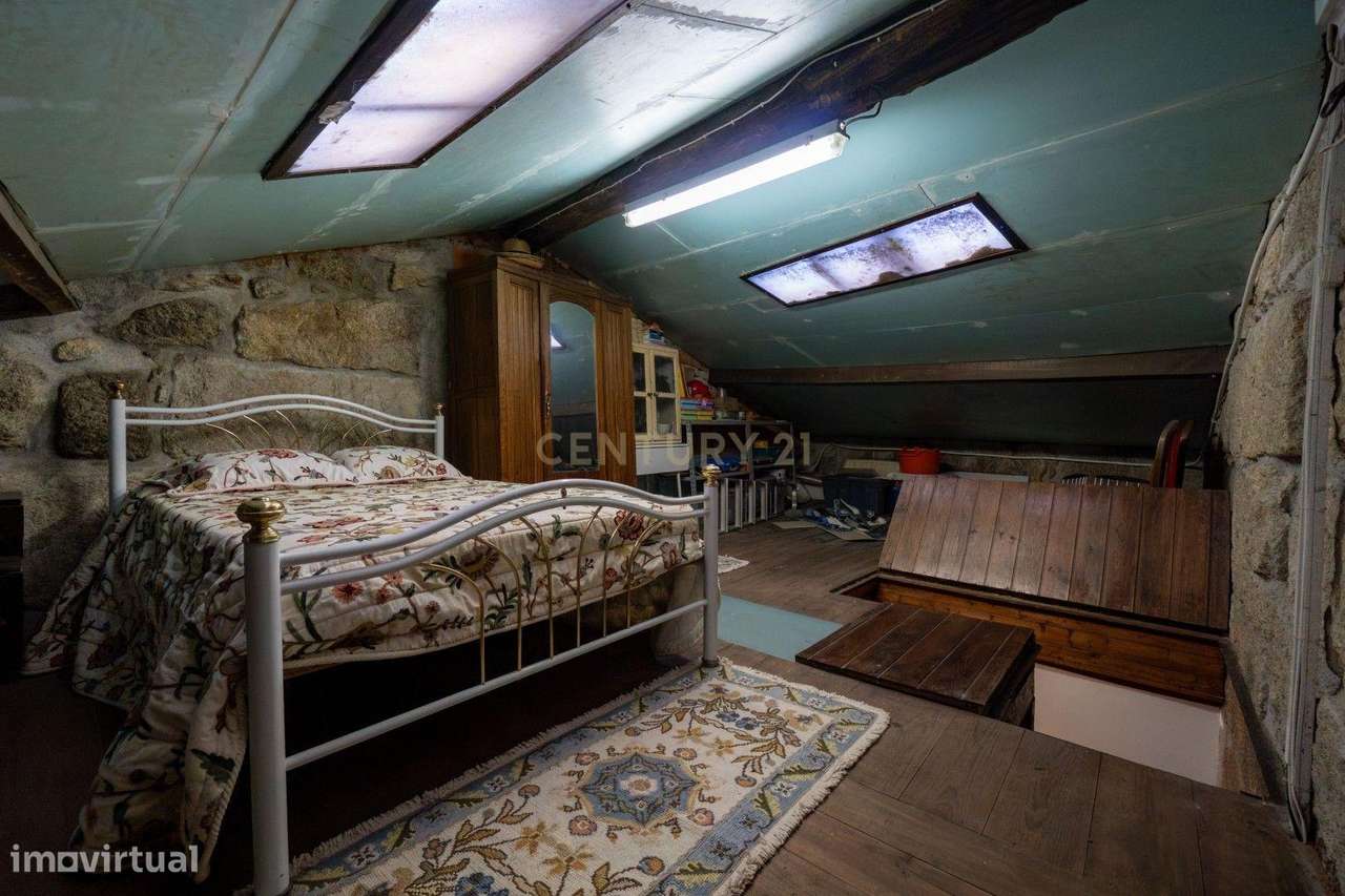 Duas Casas de Pedra com entradas independentes transformados numa habi - Grande imagem: 3/37