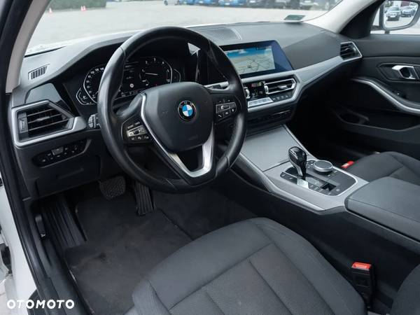 BMW Seria 3 320d xDrive Advantage - 5