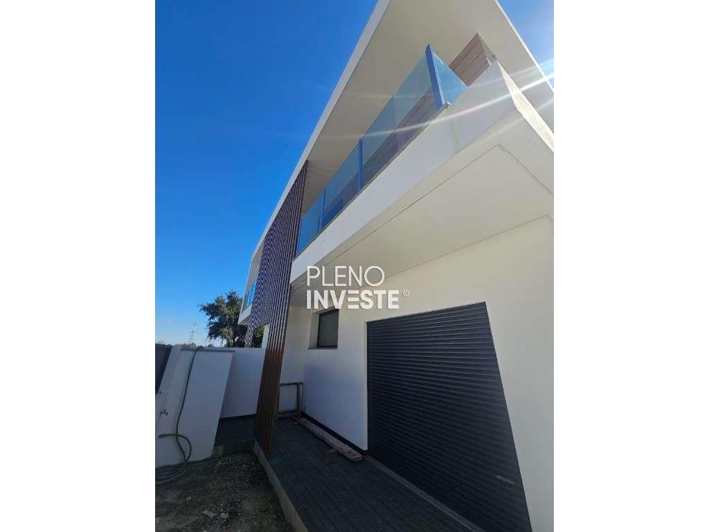 Moradia V3 com piscina Nova construção em Pinhal de Frades-20