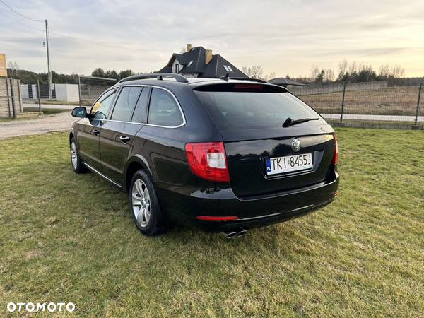 Skoda Superb Combi 2.0 TDI DSG FAMILY - 30