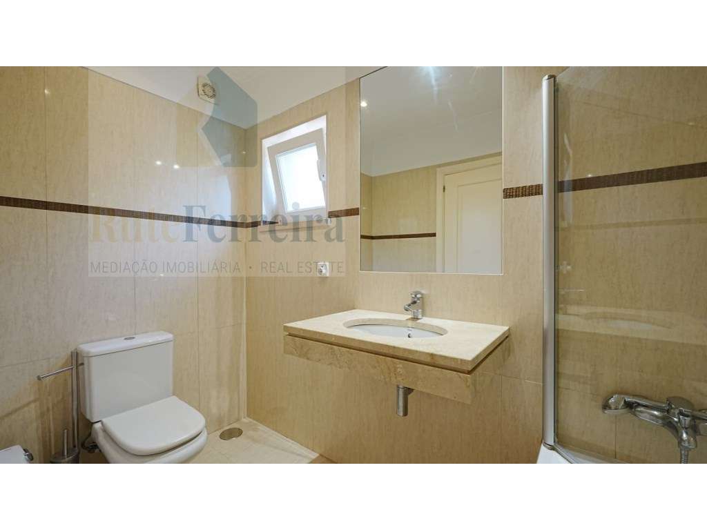 Apartamento T2 no Condomínio de Luxo Campo Real!-11