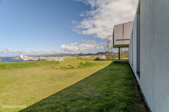 Moradia T3 com vista deslumbrante em Lagoa-11