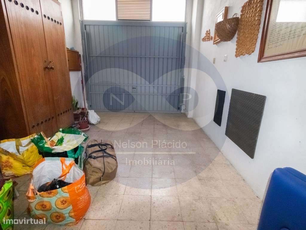 Armazém com Garagem para 1 Carro, com Zonas de Arrecadação, no Chap... - Grande imagem: 4/9