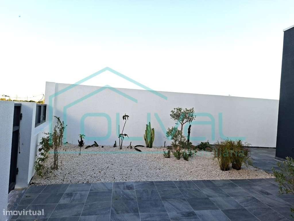 Moradia T3+1 Moderna com Piscina Privada - Conforto, Elegância e Fu...-38