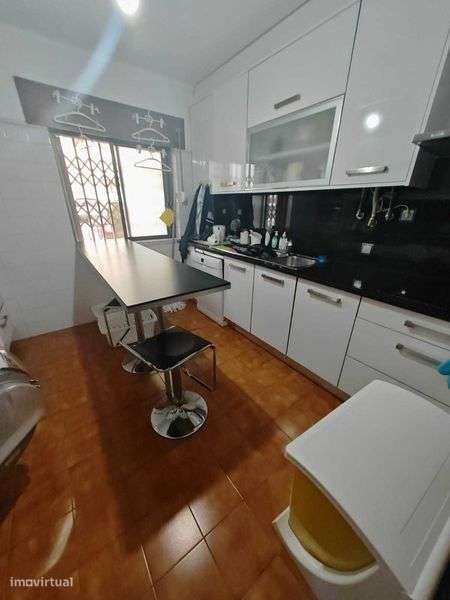 T3 com Obras de Remodelação em Linda-a-Velha - Grande imagem: 5/6