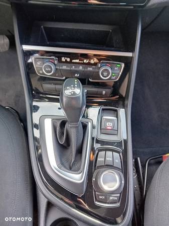 BMW Seria 2 218d - 5