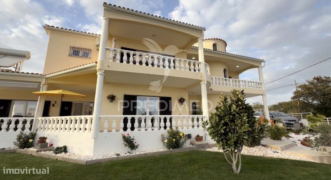 Moradia Isolada Com Piscina E Garagem