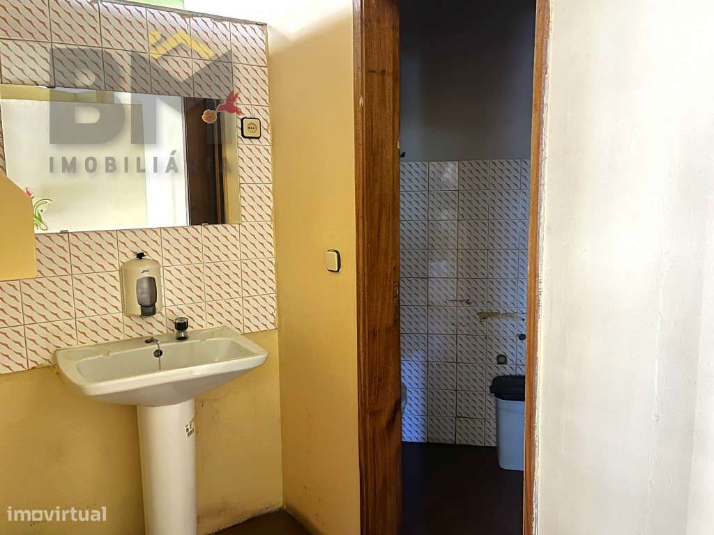 Espaço Comercial com Montras e Excelente Visibilidade em Zona Resid...-8