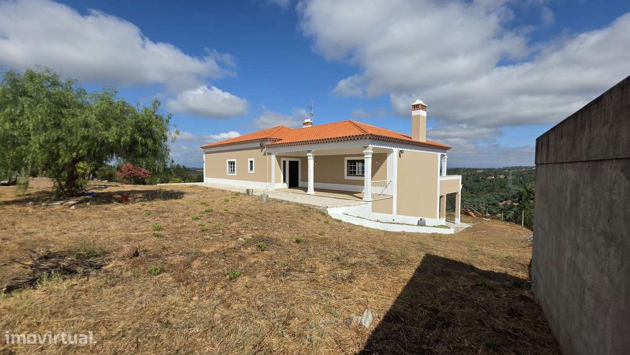 Excelente Moradia T3 com Vista Panorâmica sobre a Albufeira do Castel-10