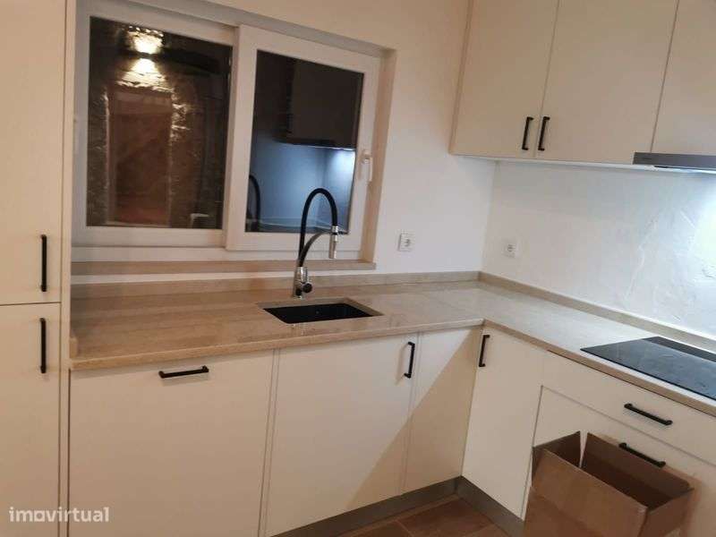 Moradia T2 com anexo T1, Logradouro e Piscina em Santos , Santarem - Grande imagem: 5/8