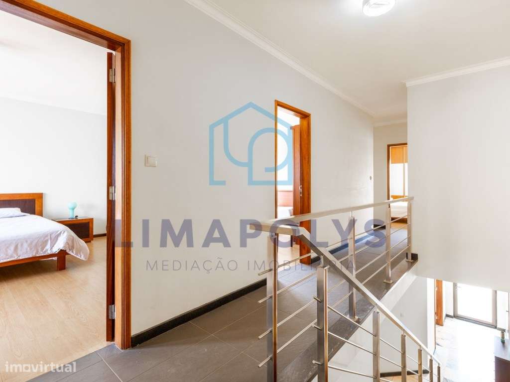 Moradia T4 com Vista Mar a 50m da Praia - Oportunidade Única!-12