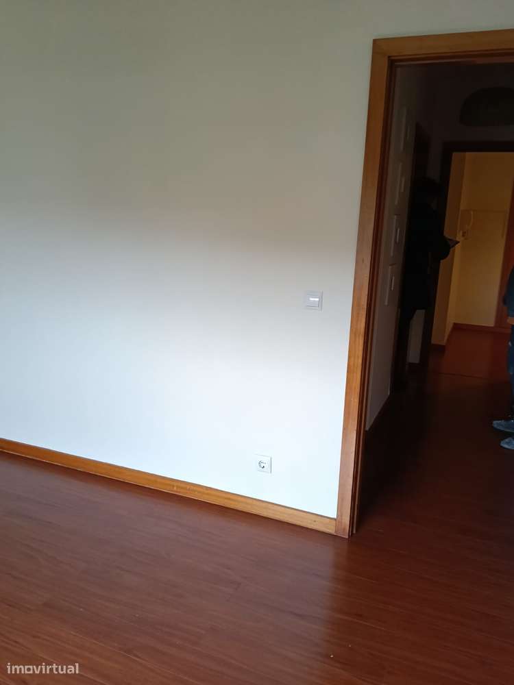 Aluga -se apartamento T2 no centro de Argoncilhe - Grande imagem: 5/13