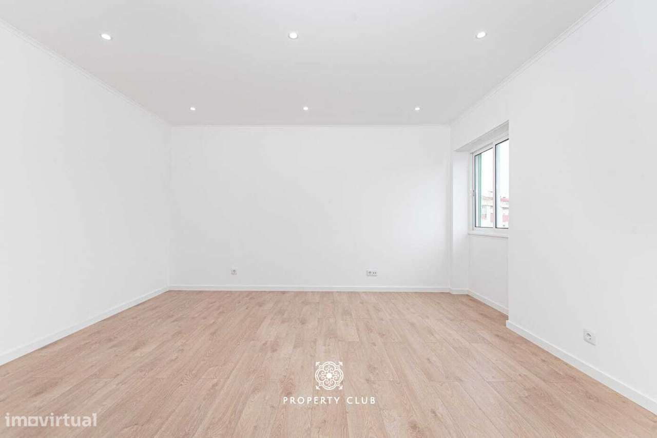 Apartamento T3 em fase de remodelação em Queluz-14