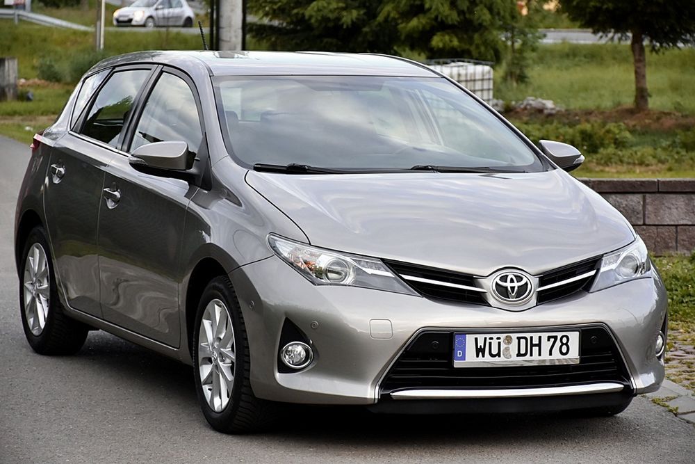 Toyota Auris II 1.6 Executive 2014