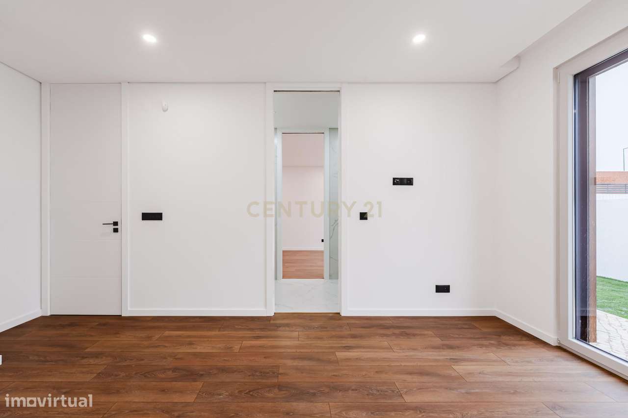 Moradia T3 Nova com Piscina em Palmela - Urbanização calma junto à A33-24