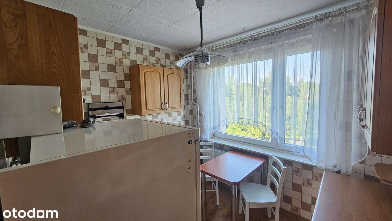 Plebiscytowa balkon  3 osobne pokoje , widna kuchnia, 5piętro zadbane
