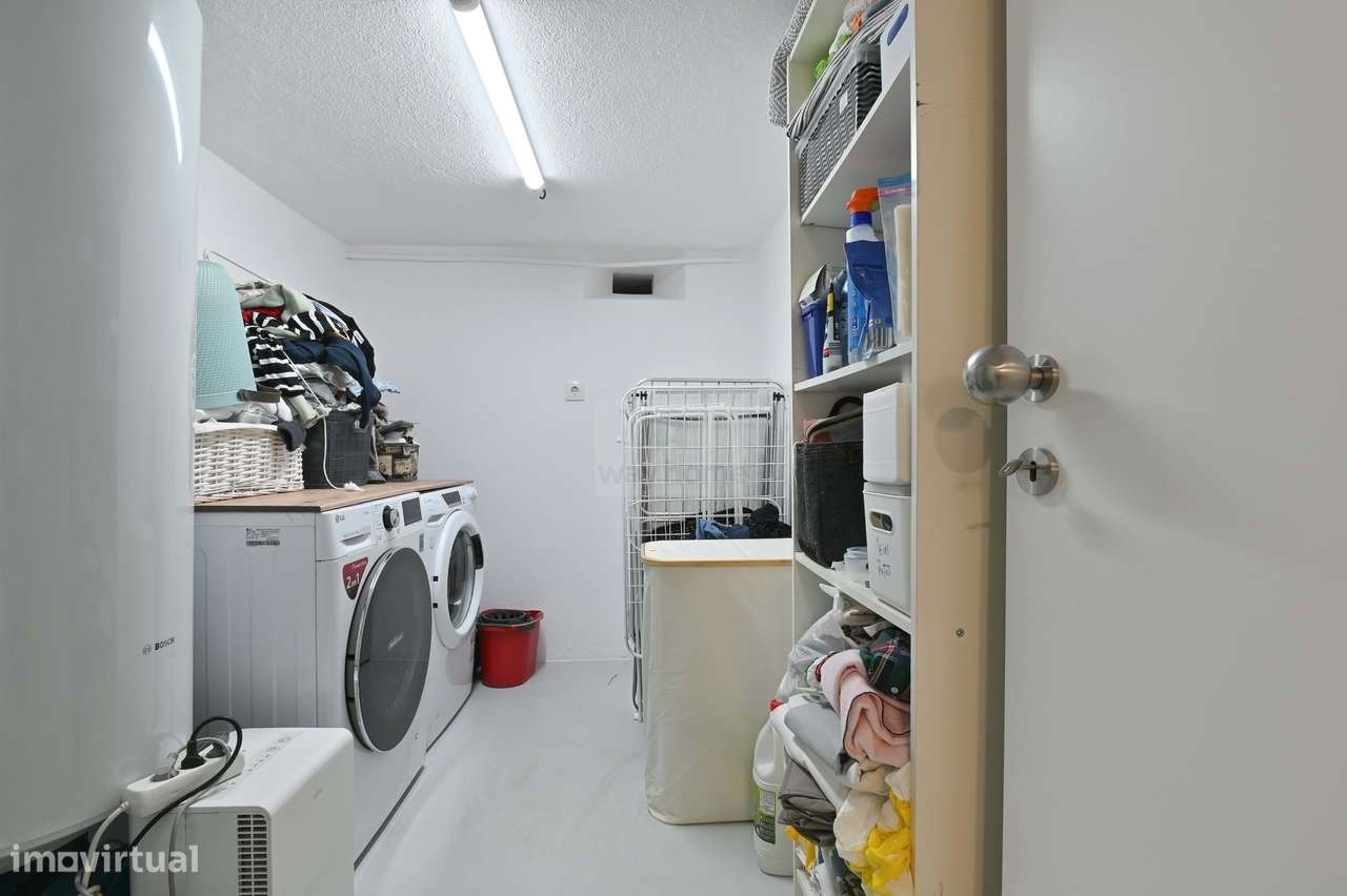 Moradia T3+1 | Sotão e Cave | Remodelada | Pátio Exterior | Amoreira |-12