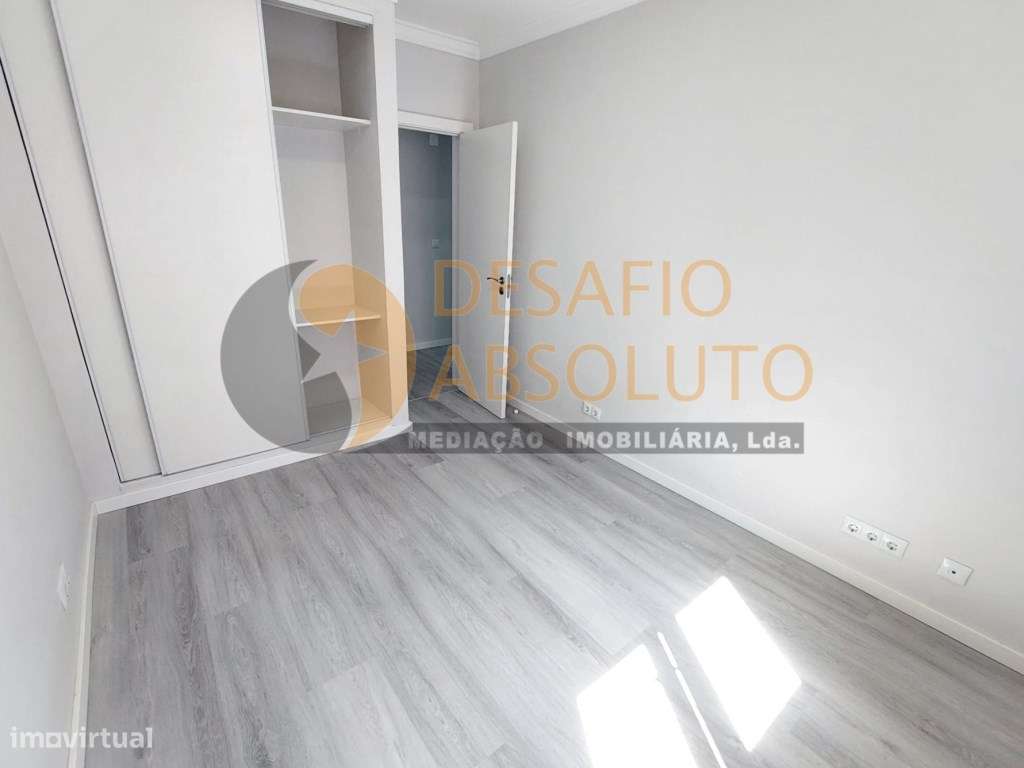Apartamento T2 totalmente Remodelado c/ Arrecadação. Corroios-14
