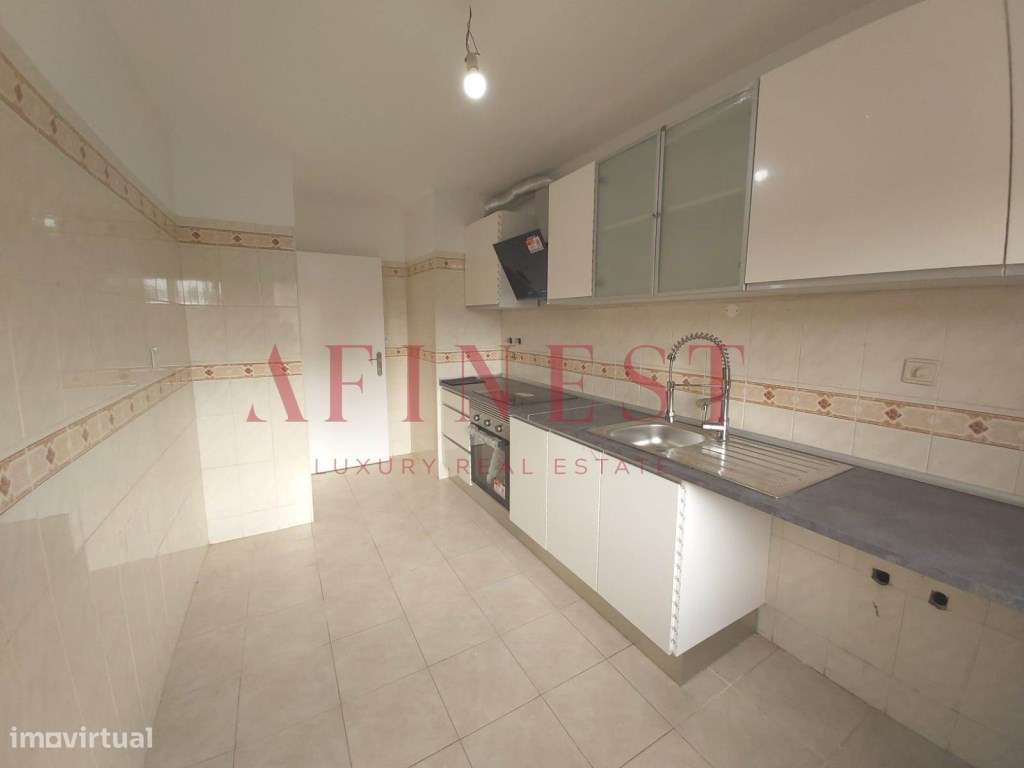 APARTAMENTO RECUPERADO T2 NA TAPADA DAS MERCÊS - Grande imagem: 5/15