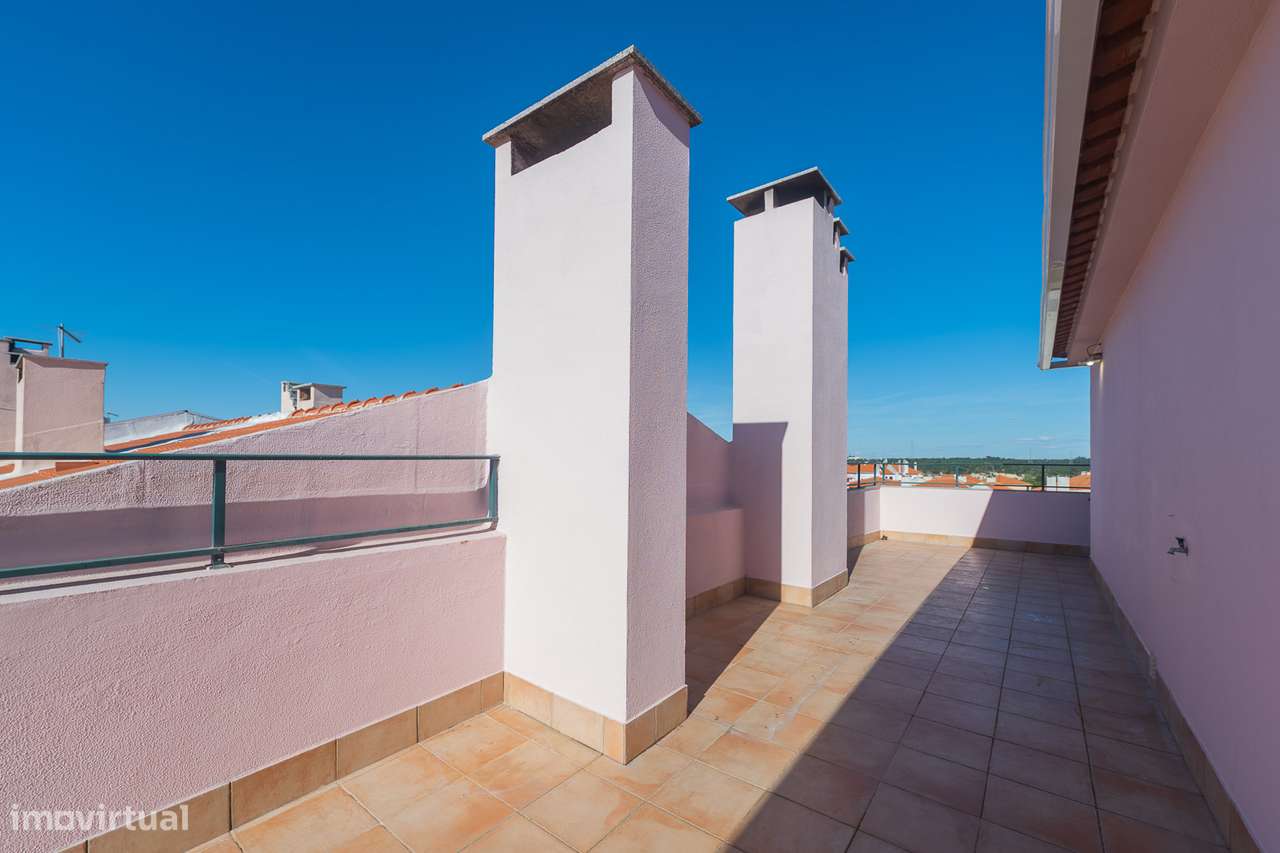 Apartamento T2 na Quinta do Conde com areas de 136m2-52