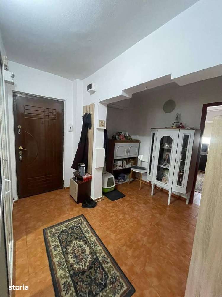 De vânzare apartament 3 camere, zona Favorit, 65.000 euro - Imagine principală: 3/12