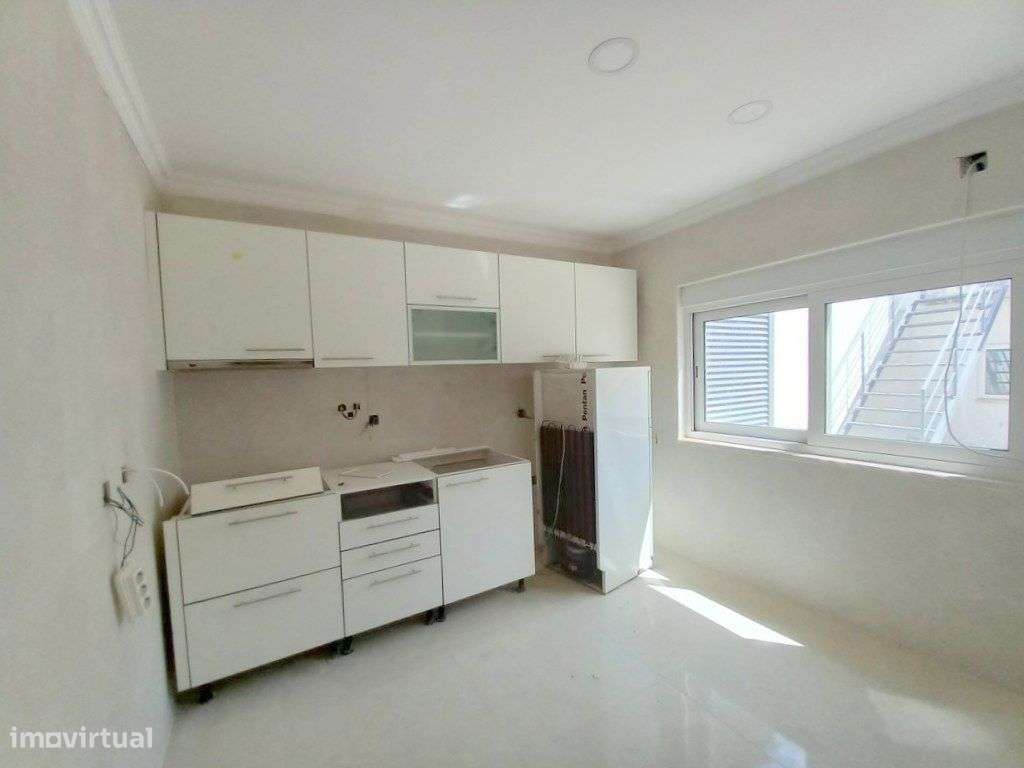 Vivenda Remodelada em Foros de Amora-7