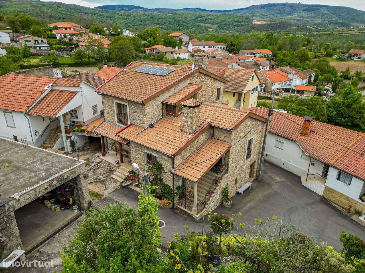 Moradia de Pedra em Rossas