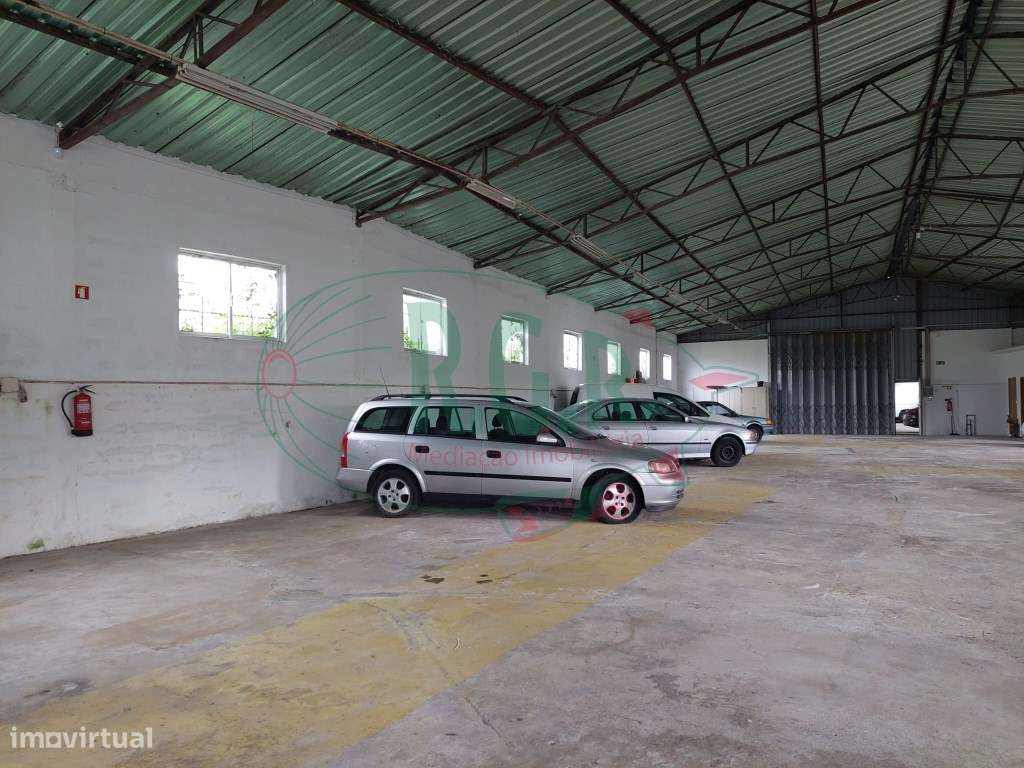 PARQUEAMENTO PARA AUTOMÓVEIS, CARAVANAS E AUTOCARAVANAS - Grande imagem: 4/6