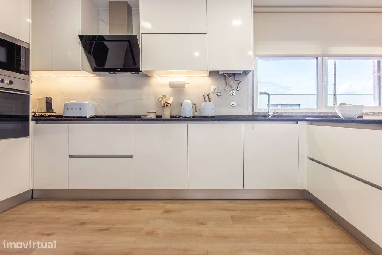 Apartamento T2 com A/C e arrecadação- Barreiro Perto da Praia e Centro-4