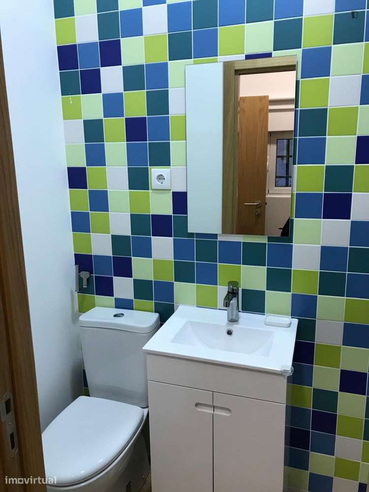 Quarto - localizado em Baixa Coimbra - Grande imagem: 4/9