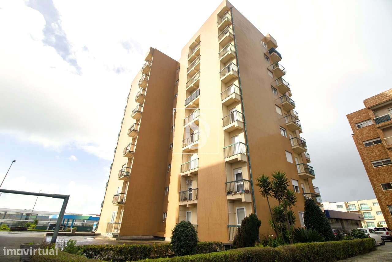 Apartamento T3 em Árvore, com Vista Mar, Varandas, Garagem e Elevador-17