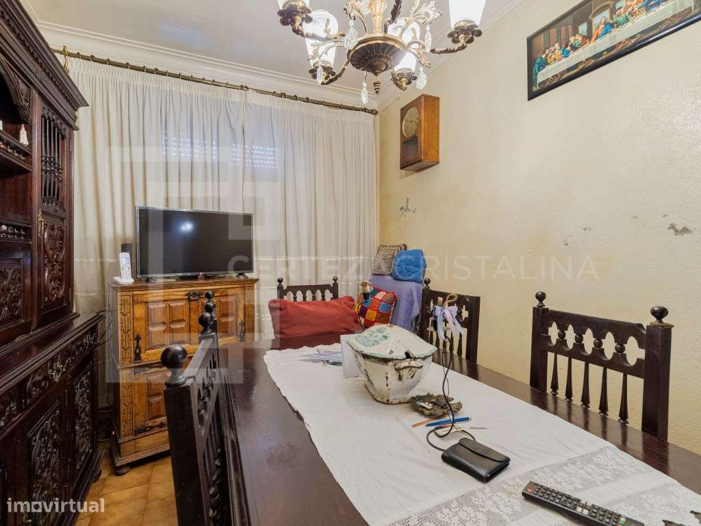 T2 com Logradouro Privativo - Excelente Potencial na Damaia - Grande imagem: 5/23